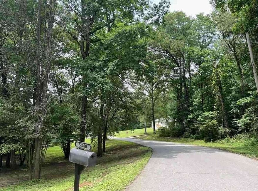 Exterior Neighborhood (street photo)