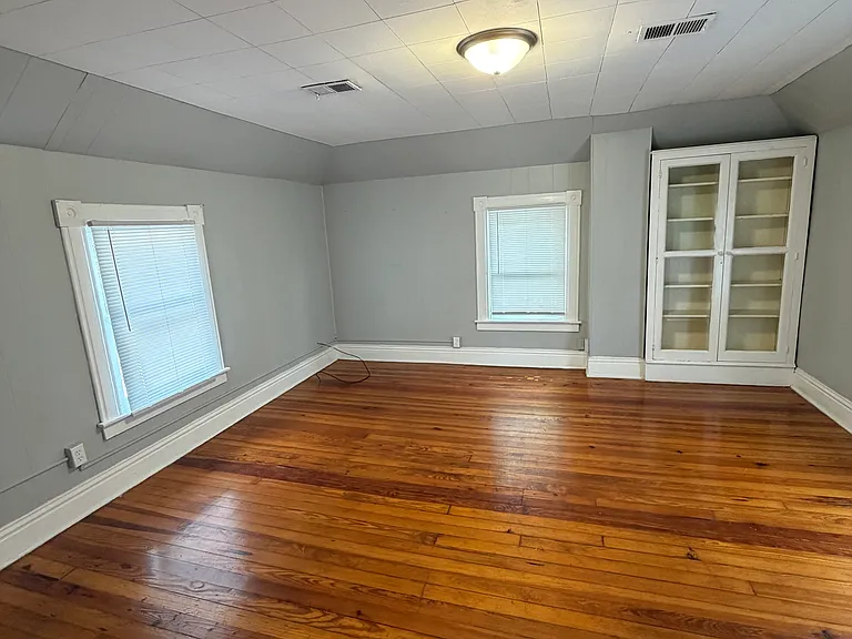 1117 W High St #B — Photo 5