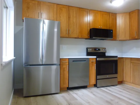 9042 Greenwood Ave N #4, Seattle, WA 98103