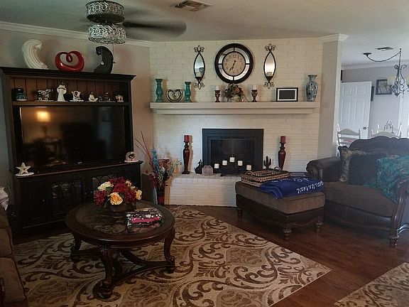 3rd image of 302 Westmoor St
