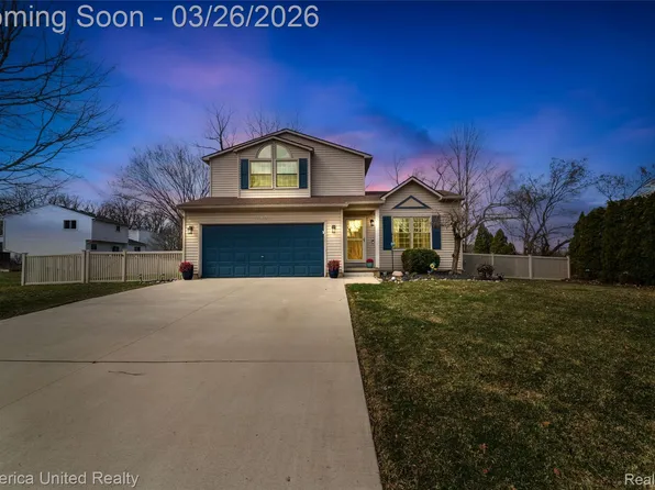 785 Eagle Heights Dr, South Lyon, MI 48178