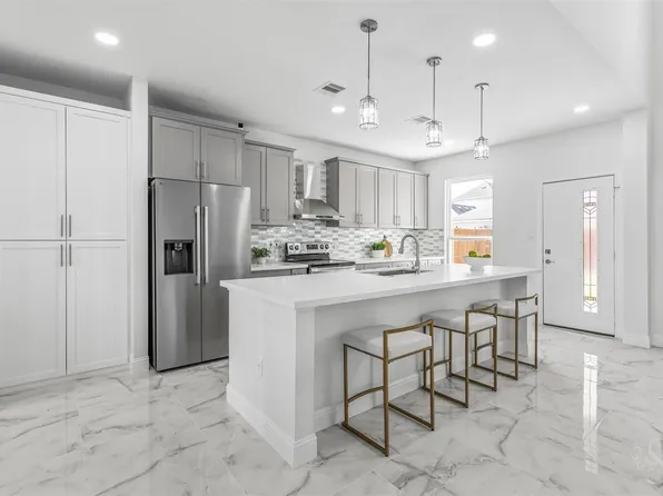 2111 Pinecreek Pass Ln, Katy, TX 77449