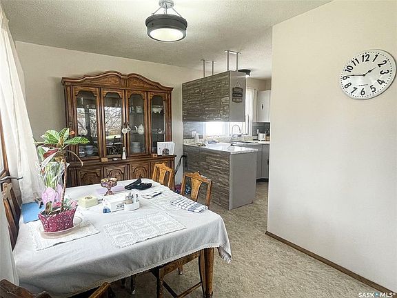 5th image of 517 2nd Ave W
