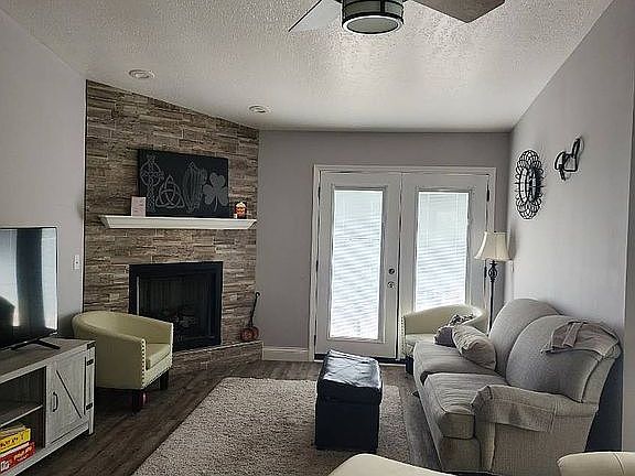 2nd image of 355 Villa Dr