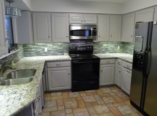 1117 Woodvale Dr, Bedford, TX 76021