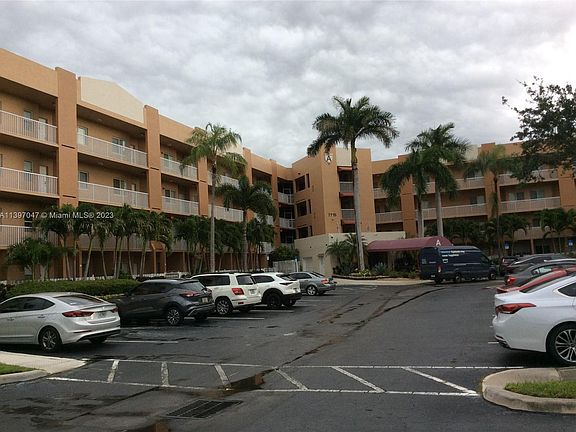3rd image of 7715 Yardley Dr APT 401