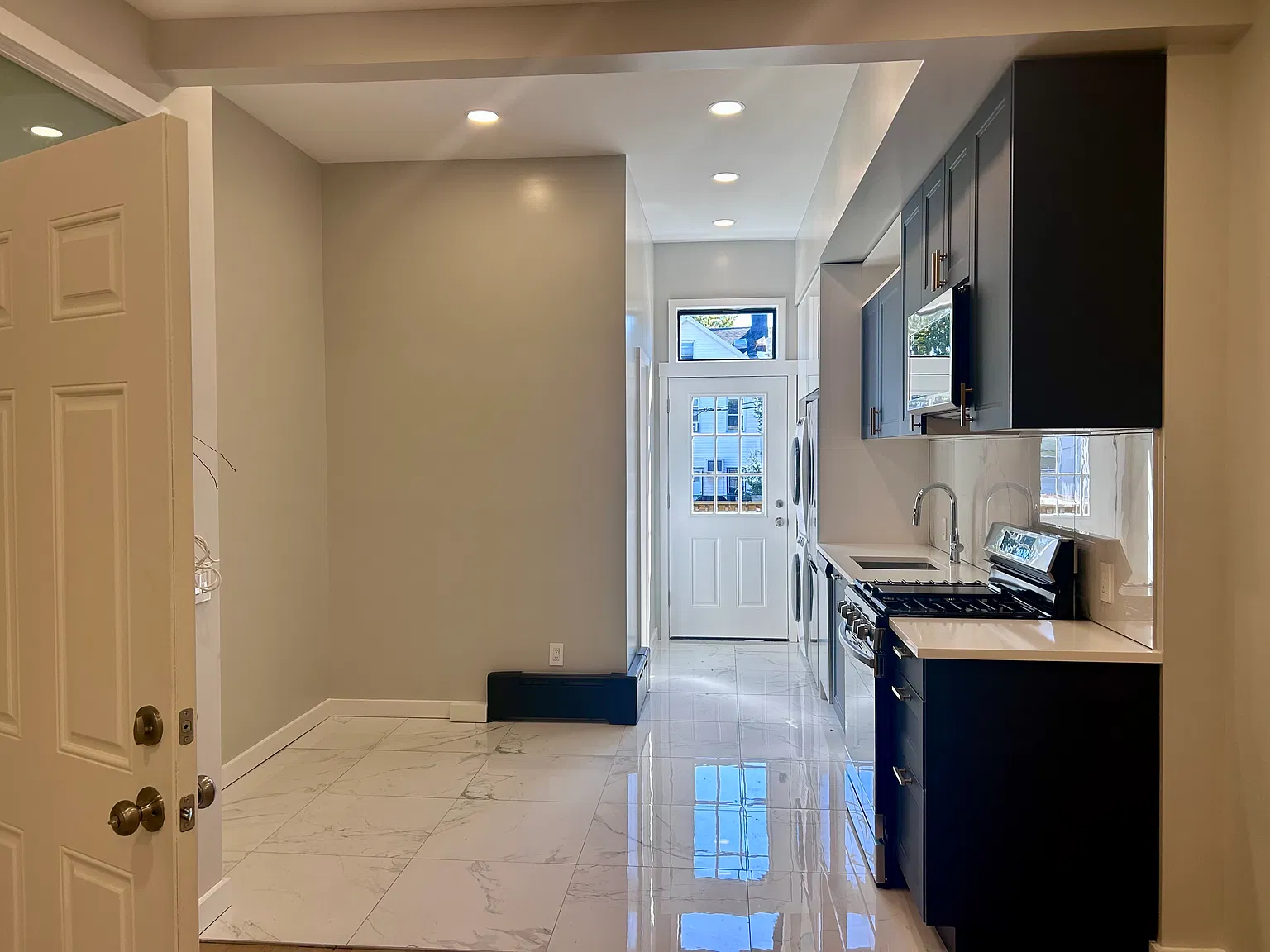 20-35 Steinway Street — Photo 3