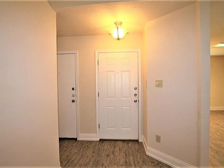 605 Elder Way — Photo 2