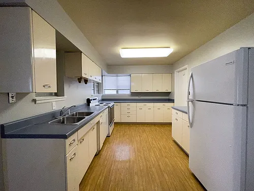 Preleasing For August! Close To Campus Photo 1