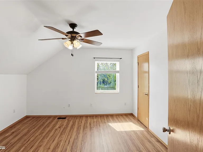 1421 N Landmark Dr — Photo 38