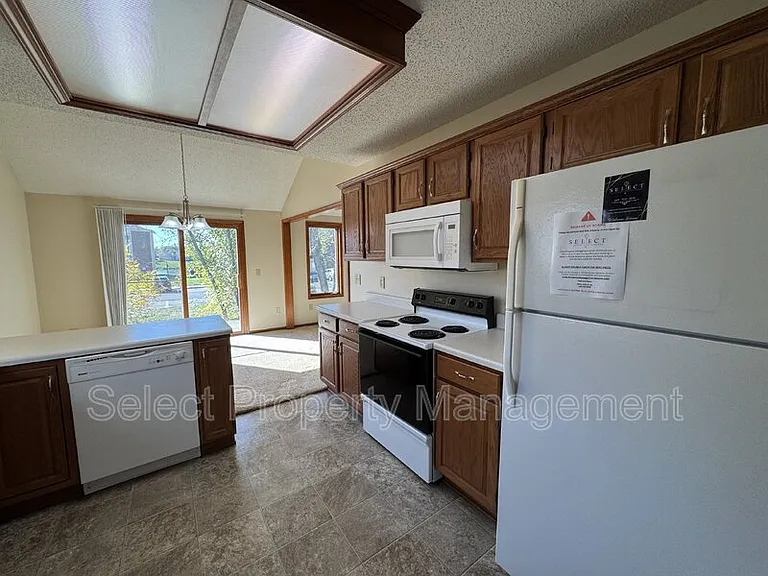 7401 Montclair Dr — Photo 6