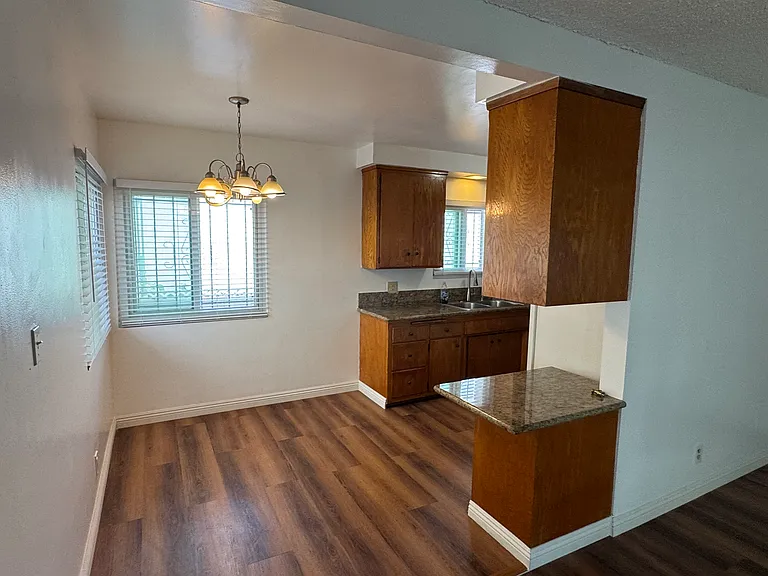 212 E Tamarack Ave #6 — Photo 5