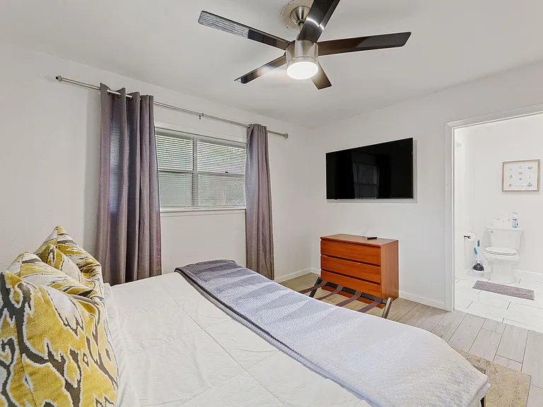 201 Fairlane Dr — Photo 14