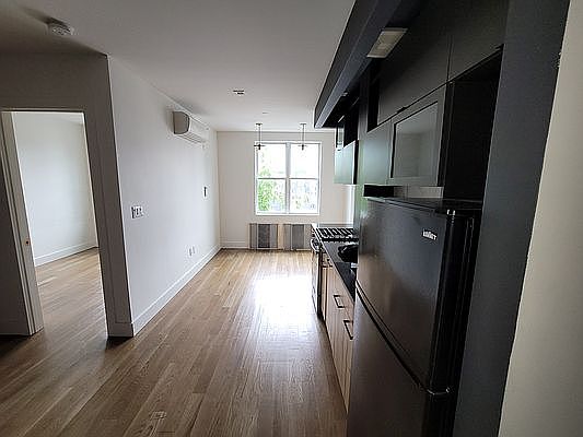 5th image of 1050 Dean St #4