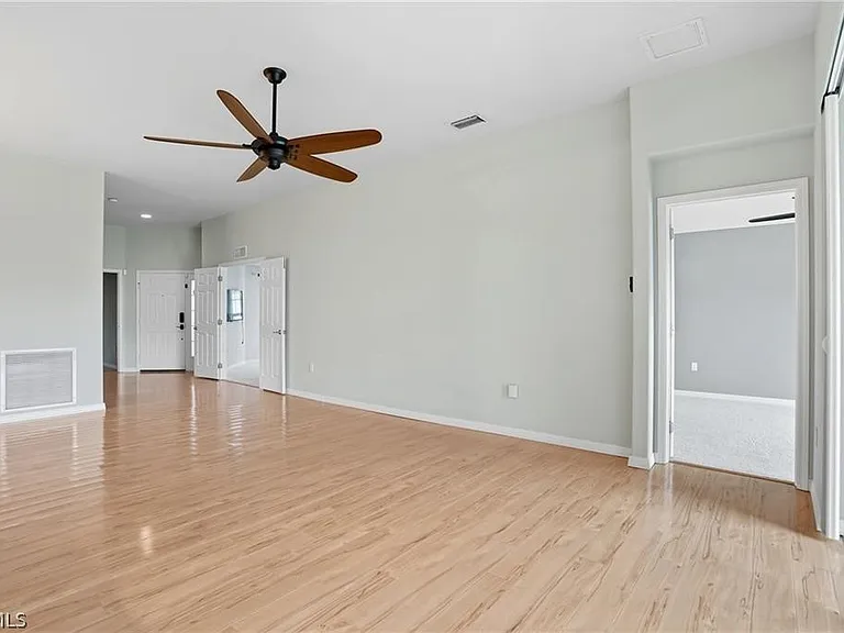 2427 Woodbourne Pl — Photo 3