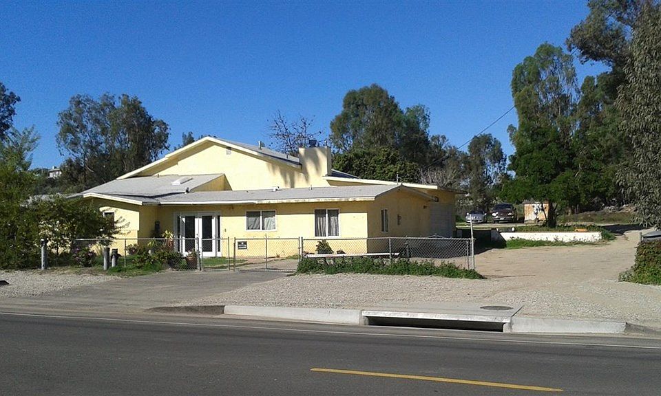 1st image of 633 Las Flores Dr