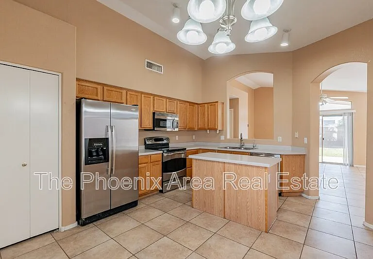 1261 N Balboa Dr — Photo 26