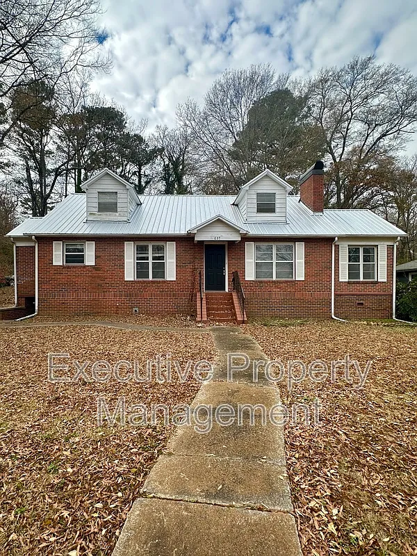 5 bed, 3.0 bath, 2229 sqft, $1,450 — Photo 1