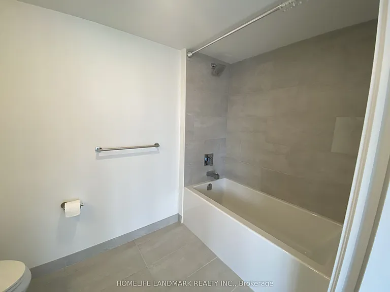 47 Mutual St #904 — Photo 7