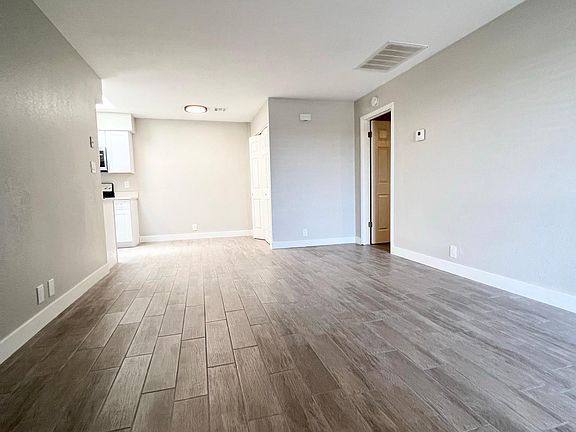5th image of 20401 N 3rd Dr Unit 2