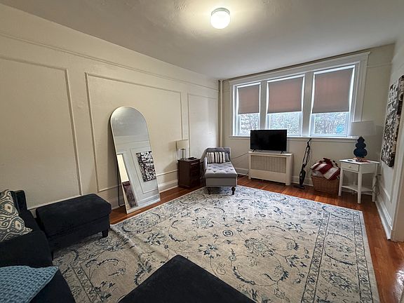 3rd image of 70 Chiswick Rd APT 7