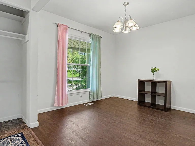 2735 Foster Ave — Photo 8