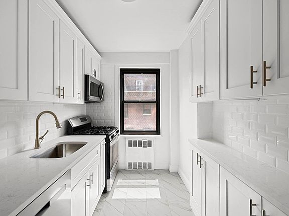 3rd image of 200 E 36th St APT 12G