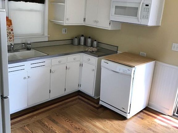 5th image of 124 W Brown St
