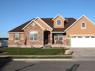 1930 S Bluff Ridge Dr, Syracuse, UT 84075