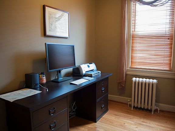 Upstairs Middle Bedroom