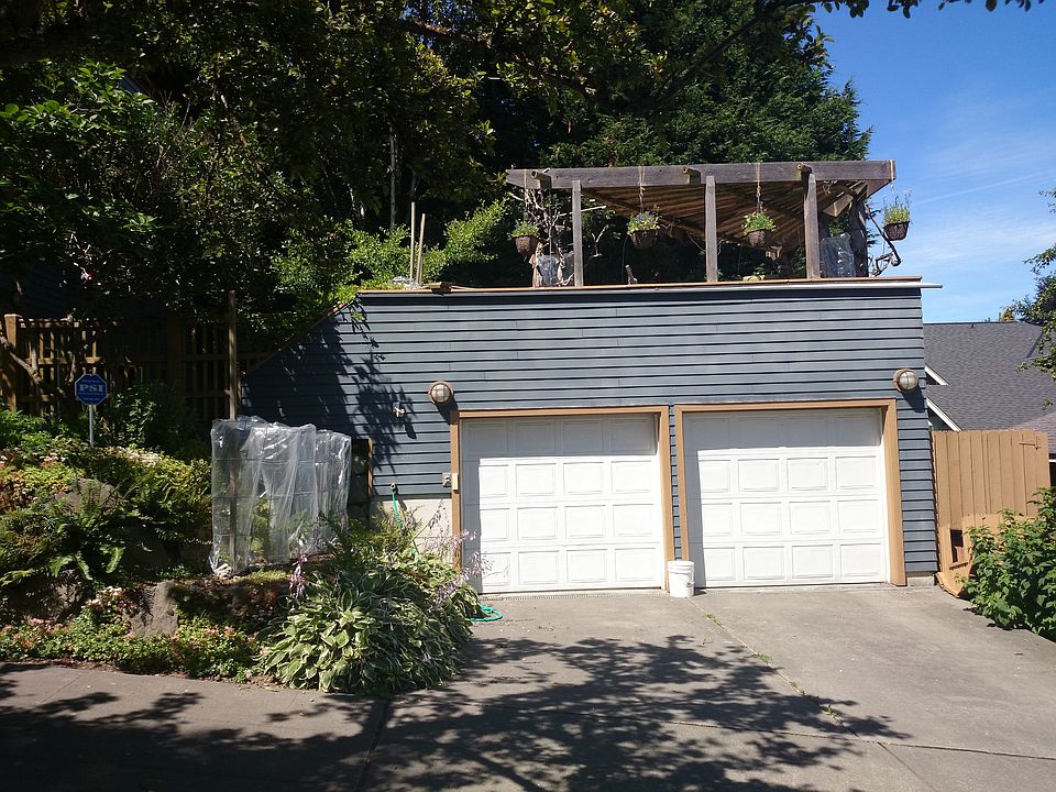 2nd image of 3104 E Terrace St