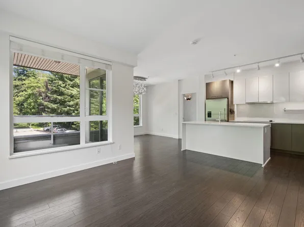 1621 Hamilton Ave #204, North Vancouver, BC V7P 0B6