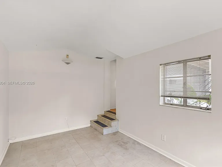 1431 Algeria Ave — Photo 12