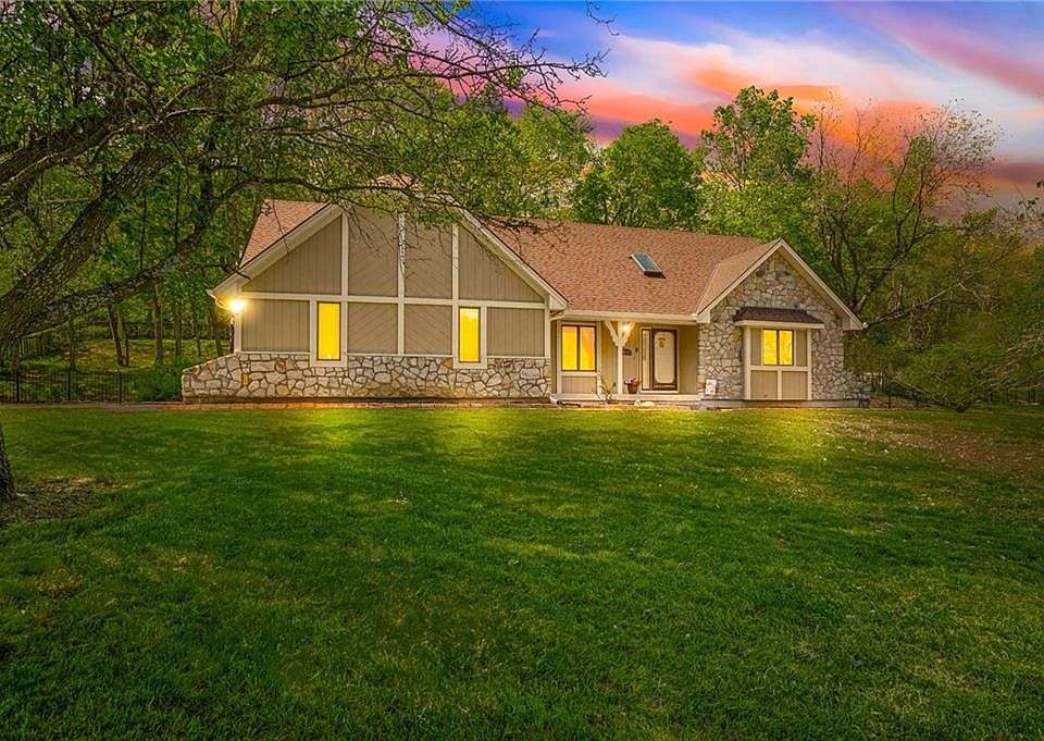 1st image of 3020 S Bradford Ln