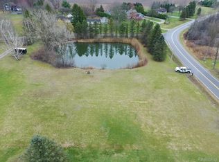 28 & 29 Maple Dr, Lapeer, MI 48446