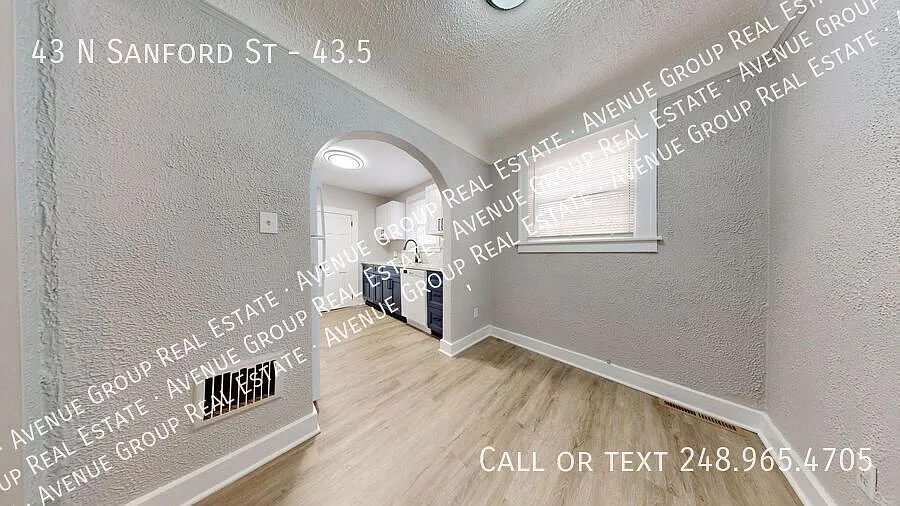 Spacious & Modern 2-Bedroom Apartment in Pontiac — Photo 4