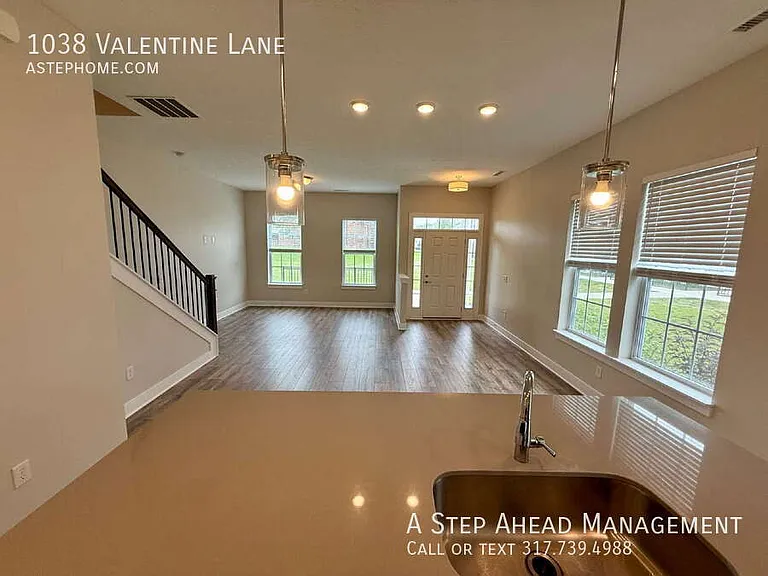 1038 Valentine Ln — Photo 4
