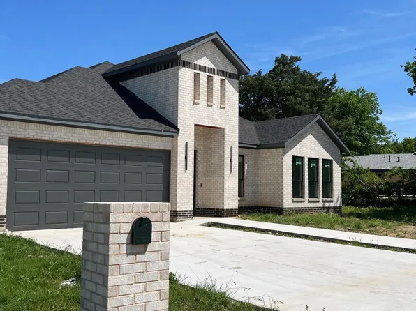 126 Port O Call Ct, Bridgeport, TX 76426