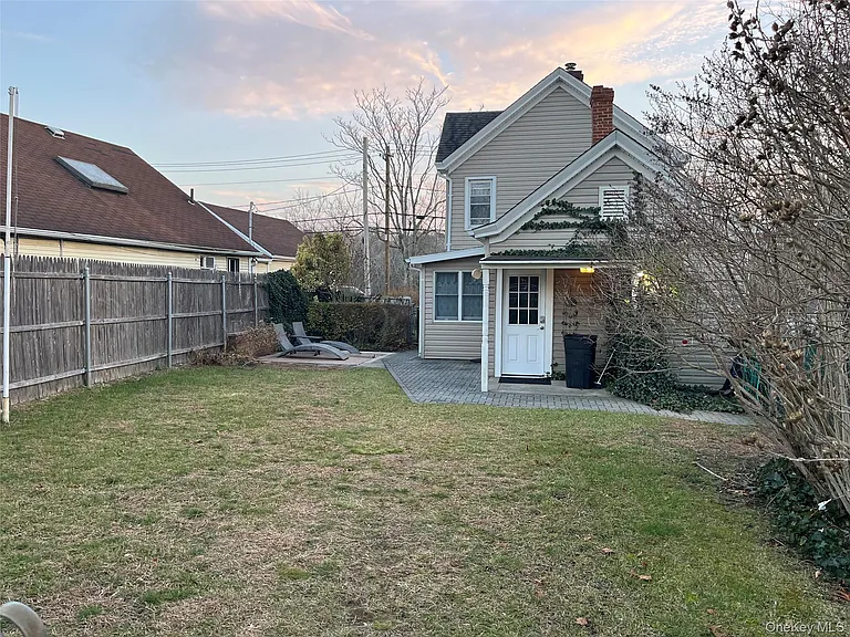 824 W Main St — Photo 2