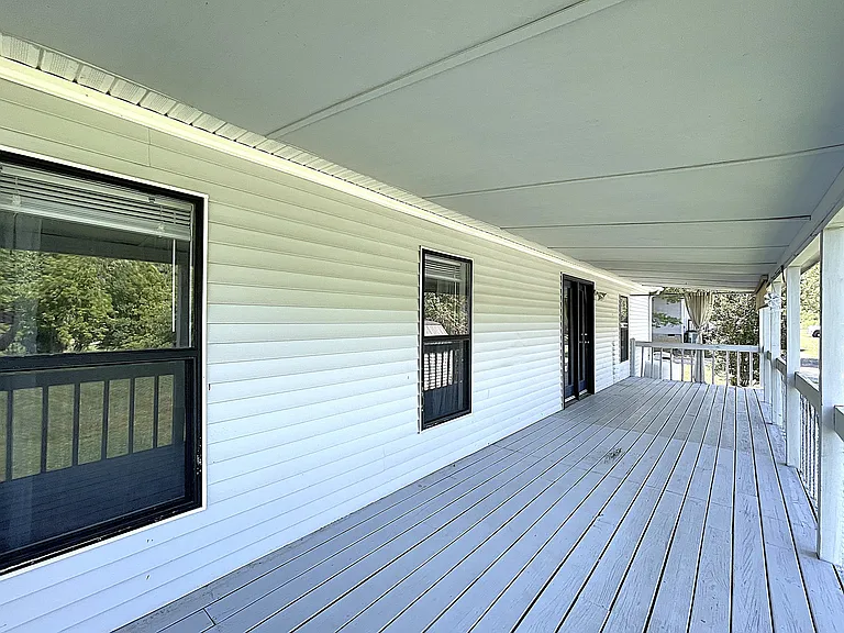 512 Howard Gap Rd — Photo 17