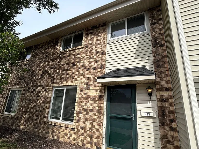 Fairview Court Apartments — Photo 79