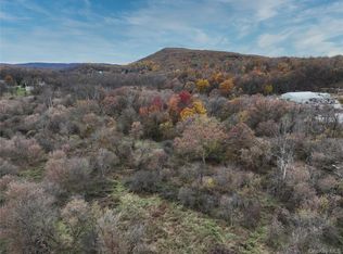 140 Round Hill Rd, Florida, NY 10921