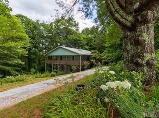 512 Pilot Knob Rd, Glenville, NC 28736