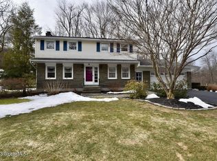 18 Parkwood Dr, Burnt Hills, NY 12027