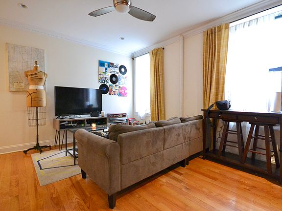 2nd image of 15 Crown St APT 2I