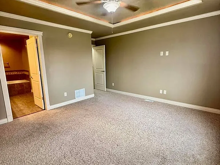 2749 Hillview Dr — Photo 6