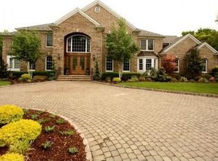 709 Saber Ct, Franklin Lakes, NJ 07417