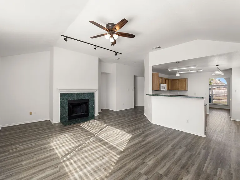 3709 Martha Ln — Photo 3