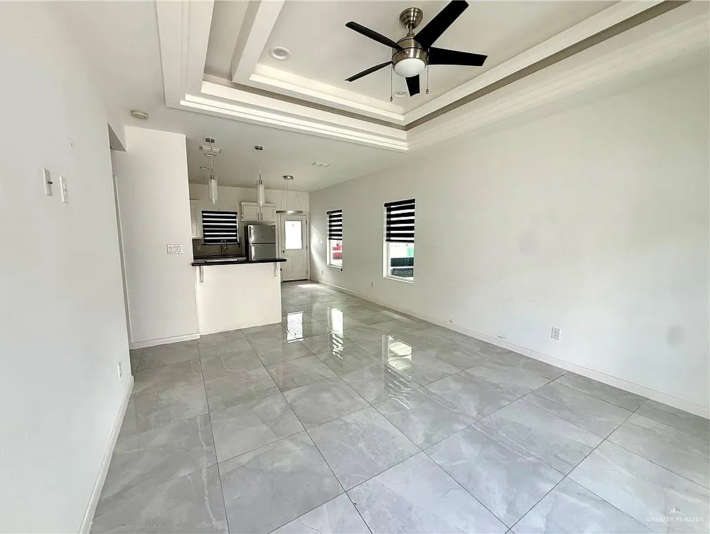 2 bed, 2.0 bath, 4372 sqft, $1,050 — Photo 2