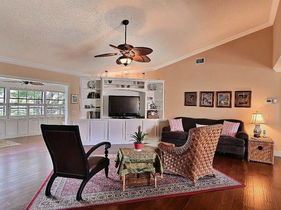 1st image of 124 Prestwick Cir